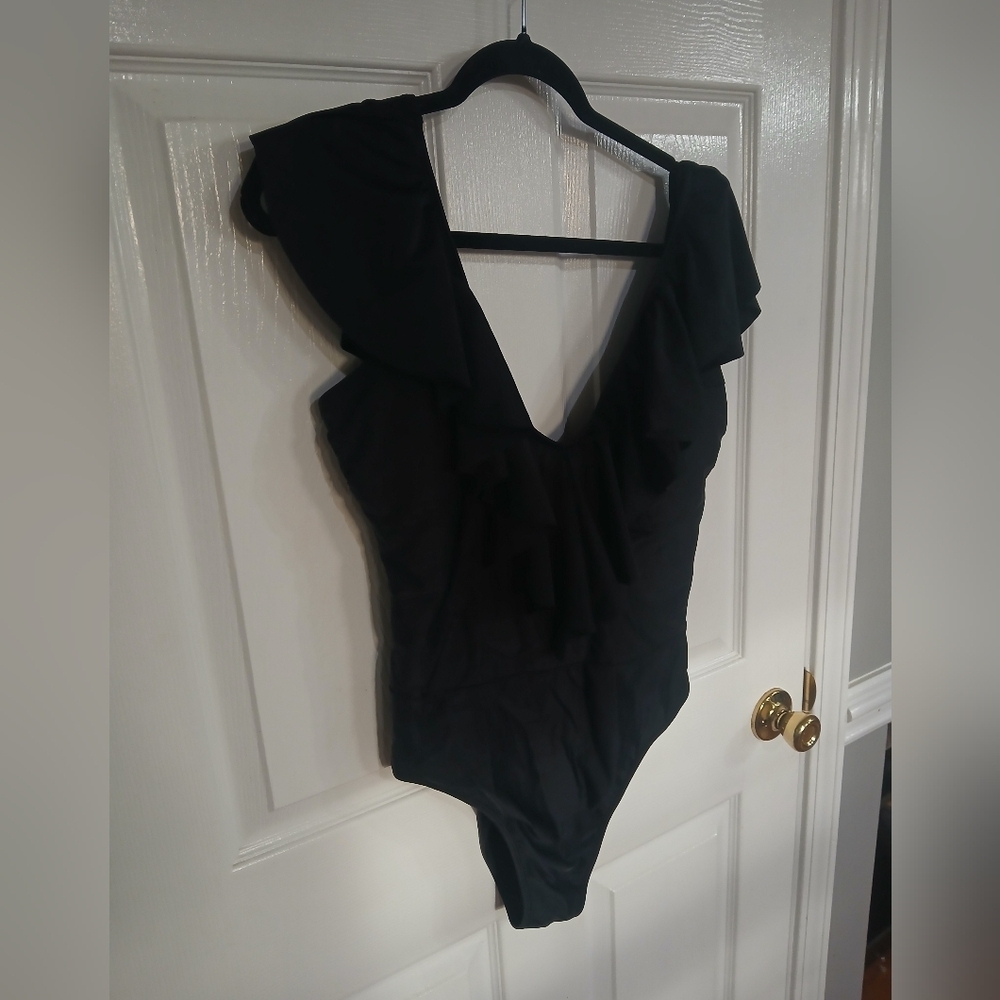 Womans Cupshe Black Ruffle One-Piece Swimsuit NWT Beach Pool Resort Cruise